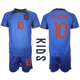 Baby Fußballbekleidung Niederlande Memphis Depay #10 Auswärtstrikot WM 2022 Kurzarm (+ kurze hosen)